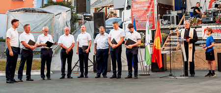 11 MPZ Samorastnik in župnik Andrej Šink pri blagoslovu